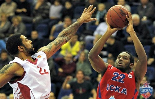 Dionte Christmas pens with Hapoel Holon