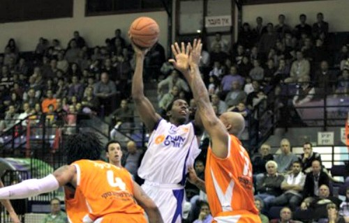 Bryant Dunston secured by Olympiacos