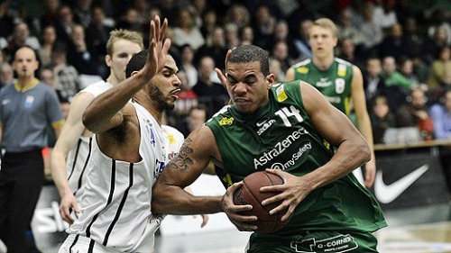 Kenneth Simms signed by Liege Basket