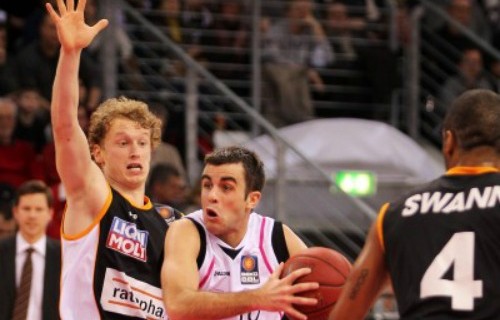 Jared Jordan to stay with Telekom Baskets