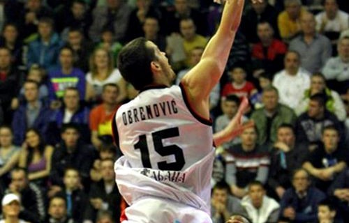 Bogdan Obrenovic signed by Oliveirense