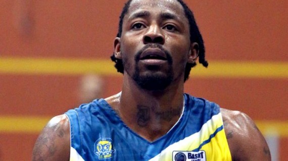 Demarius Bolds signed by Sagesse