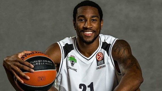Tony Taylor signed by Strasbourg