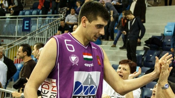 Filip Barovic pens with Telekom Baskets