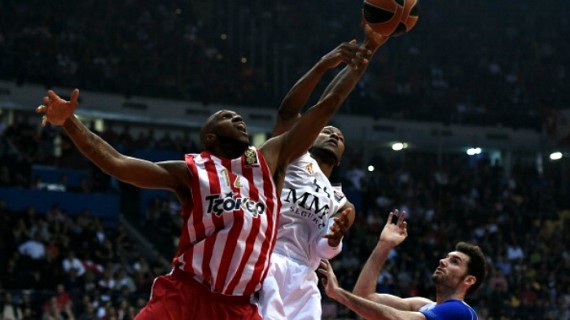 Cedric Simmons landed by Buducnost