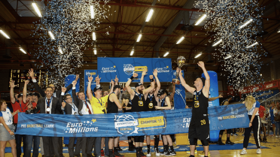 Oostende celebrates 6th consecutive league title