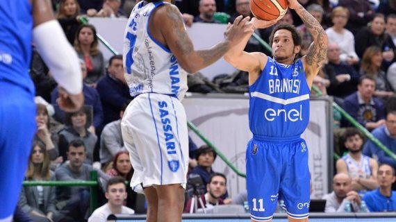 Nic Moore pens with JSF Nanterre