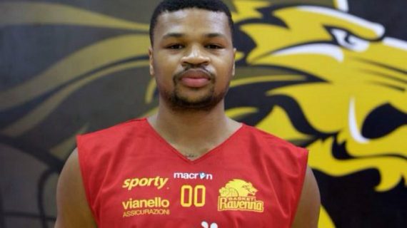 Taylor Smith pens with Gravelines