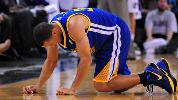 Stephen Curry suffers bad ankle injury