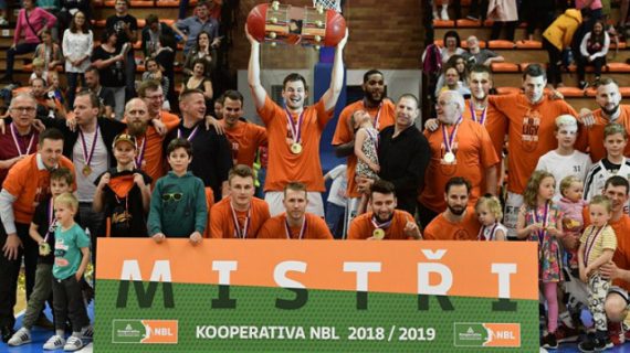 CEZ Nymburk dominates for 15th straight Czech League title
