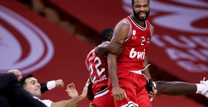 Aaron Harrison hits insane buzzer-beater; hands Olympiacos third straight EuroLeague win