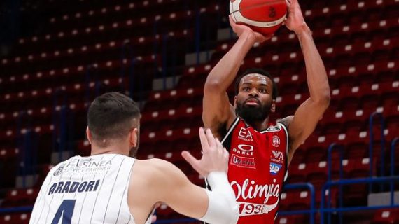 Armani Milano nails team-record 21 3-pointers in rout