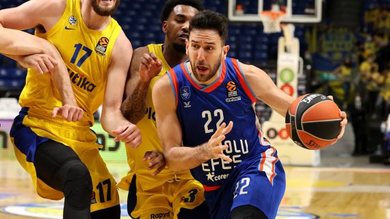 Anadolu Efes climbs to 2nd in the EuroLeague standings after eighth straight win