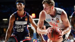 Melbourne United wins seventh straight game and consolidates 1st place in Australian NBL