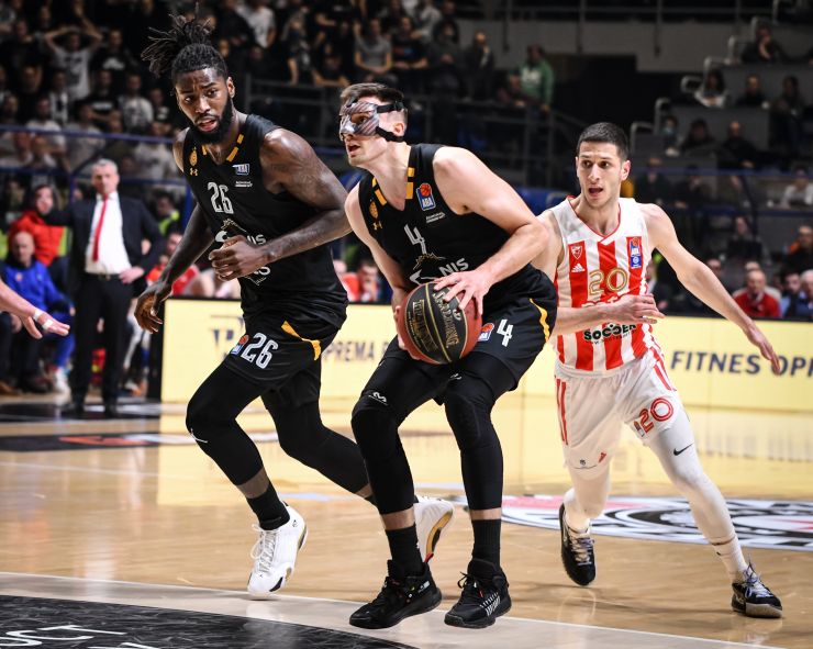 Partizan beats Crvena Zvezda